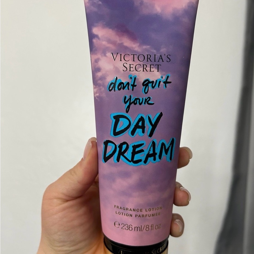Victoria's Secret Daydream Fragrance Lotion - Purple and Blue